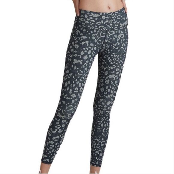 Varley Gray leopard print leggings Luna 25” - Picture 4 of 7
